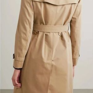 Burberry NWT never worn, Kensington trench coat